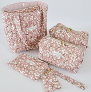 Makeup bags Qatar 
Tote bags Qatar
Weekend tote bags Qatar 
Makeup pouch 
Quilted makeup bags for Qatar
حقائب المكياج قطر 
حقائب نسائيه قطر 